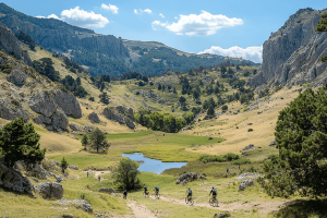 Découvrir des burgos: Talent de montagne, Tour des pistes de vélo ou randonnée dans les lagunes du glacier de Neila. Connectez-vous avec la nature!